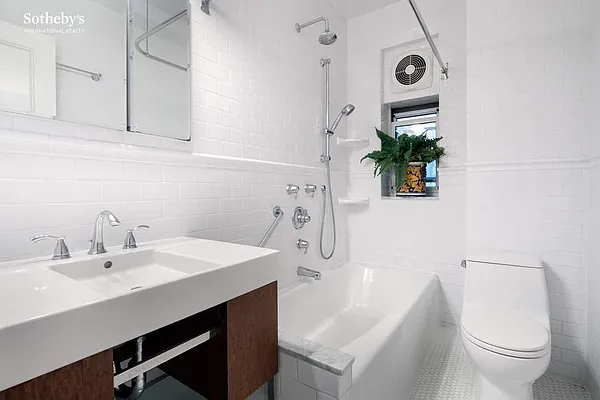 Sold by Sotheby's International Realty | media 8