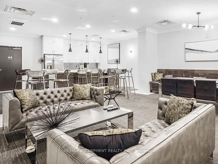 112 King St E #903 — Photo 6