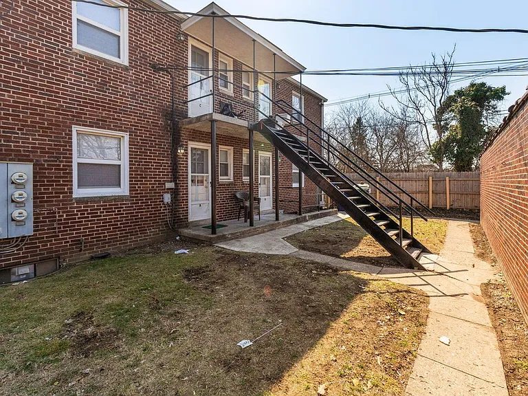 1147 S Cassingham Rd #B — Photo 14