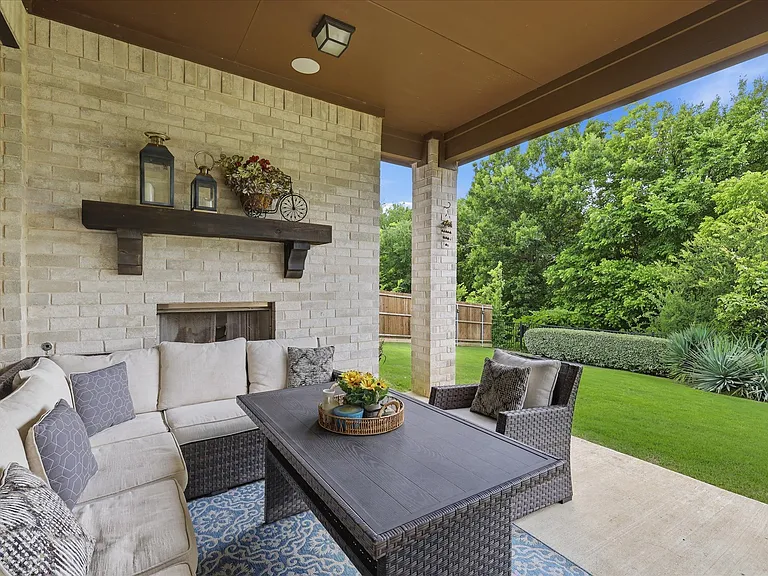 616 Lake Cove Dr — Photo 37