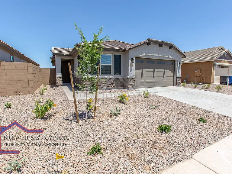 2226 E Kelly Dr — Photo 3