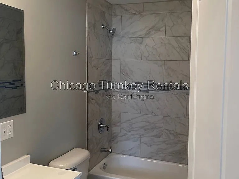 1935 S Jefferson St #2R — Photo 4