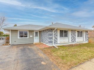 8 Baker Cir, Romeoville, IL 60446