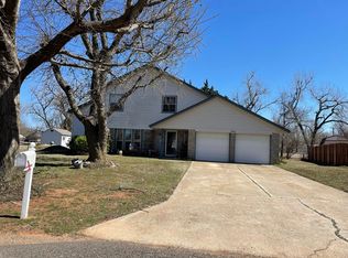 324 E Brookview Lane Ct, Mustang, OK 73064