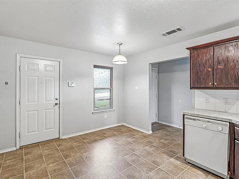 1309 Marlee Cir — Photo 15