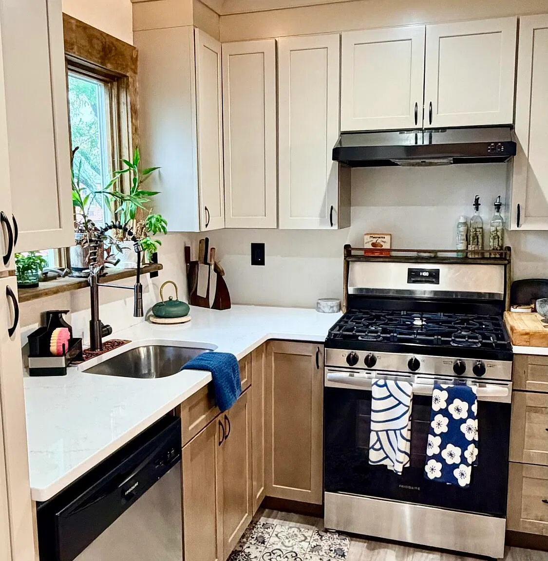 3 bed, 2.0 bath, 1880 sqft, $3,200 — Photo 4