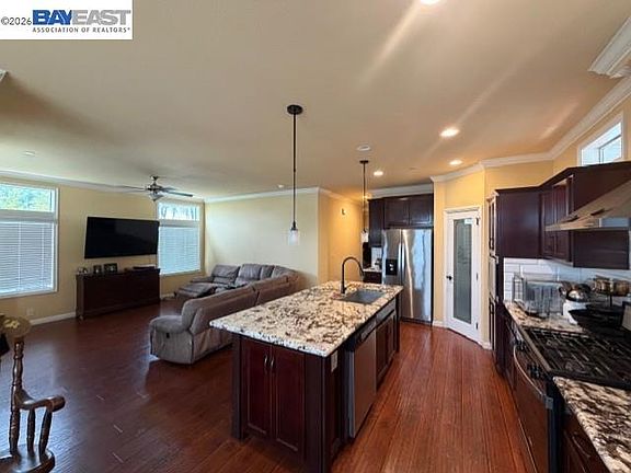 4th image of 426 Honolulu Cir
