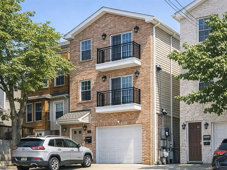 302 Terrace Ave #7 — Photo 1