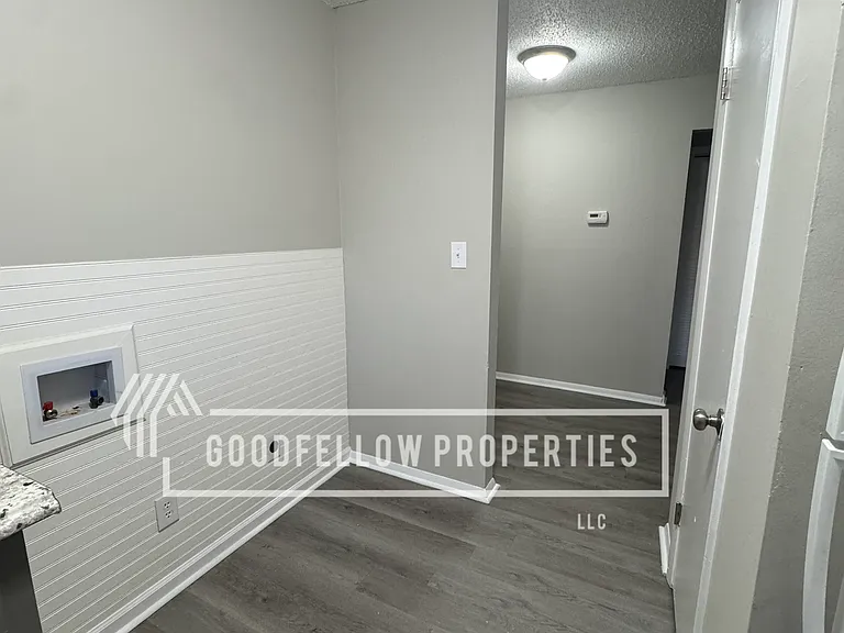 609 N Columbia Ave #10 — Photo 6
