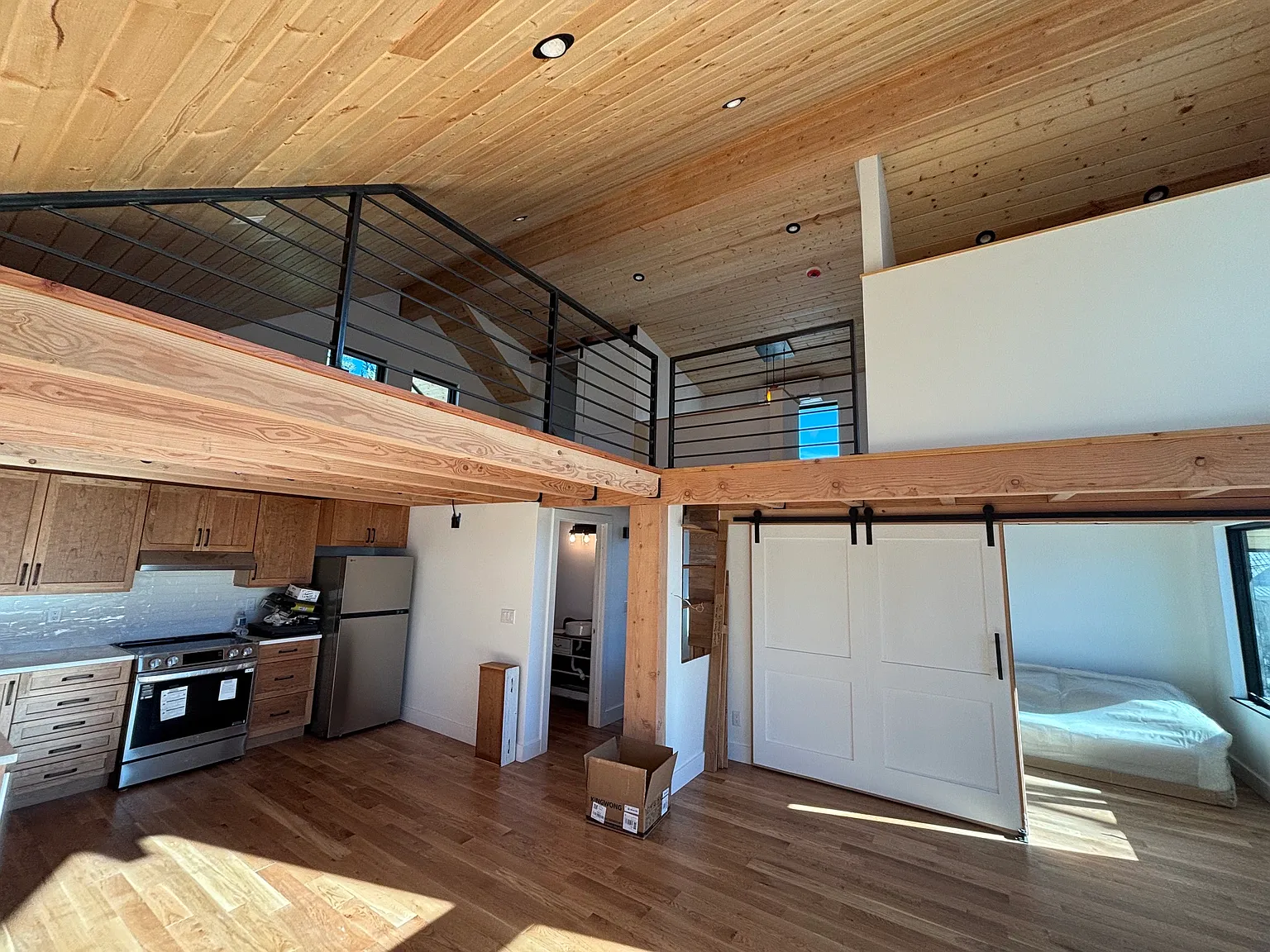 1 bed, 1.5 bath, 650 sqft, $3,500 — Photo 3