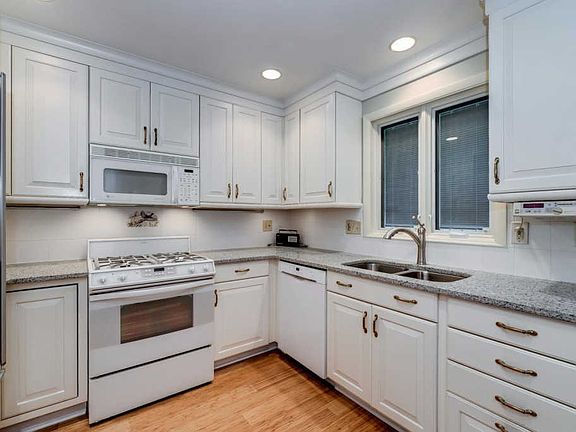 4th image of 553 Beechtree Dr
