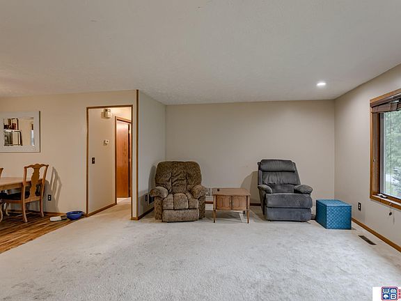 5th image of 245 E 2nd St