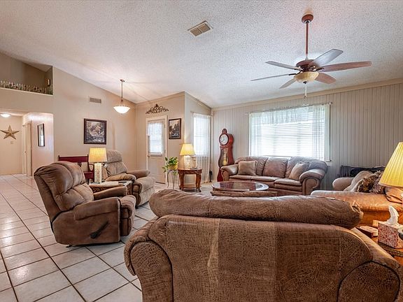 4th image of 3908 Bandera Dr