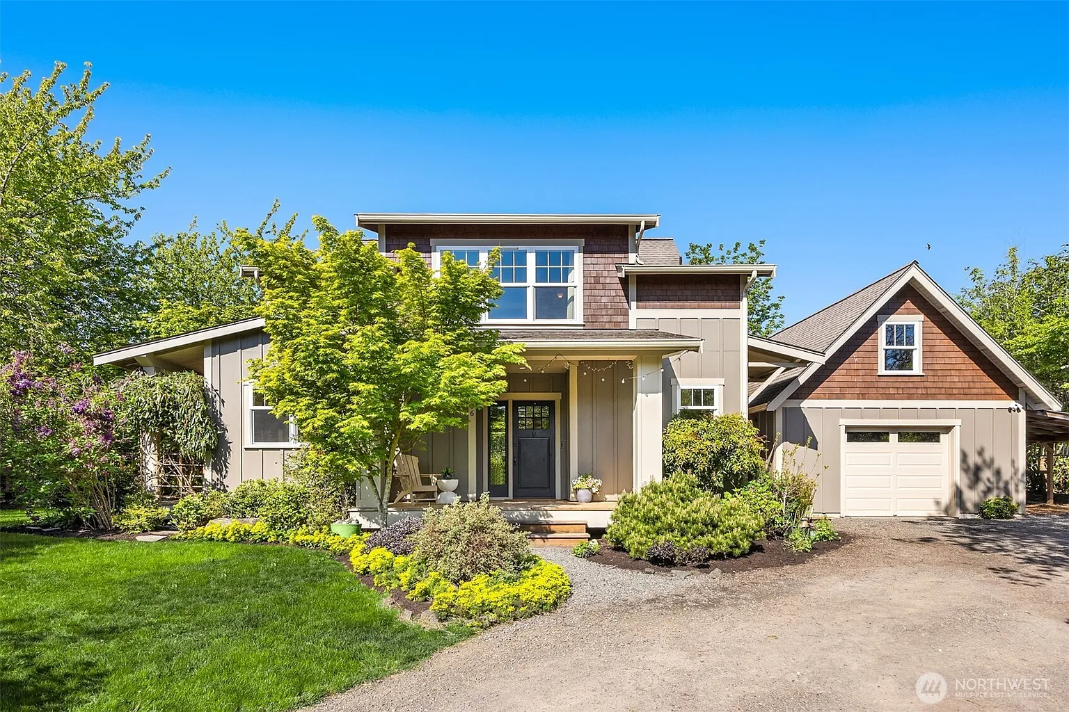 2506 Soundview Drive NE photo 1