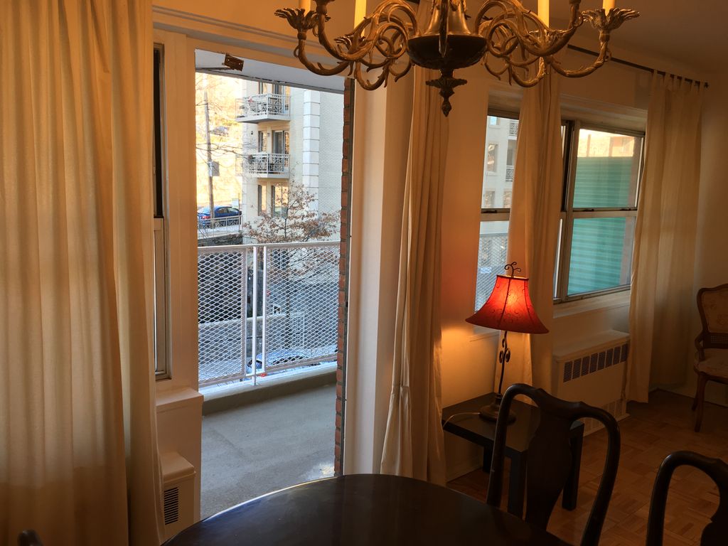 2 Bed 1 Bath Property, New York • 900 Sq Ft