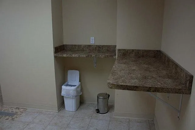 2278 Traylor Ave — Photo 10