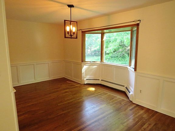 3rd image of 39 Ellen Pl