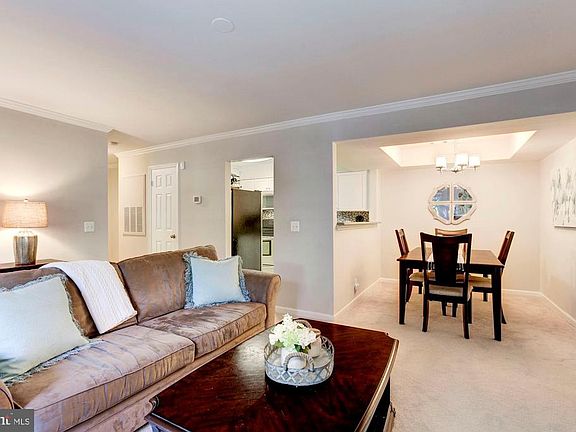 5th image of 5801 Inman Park Cir APT 110