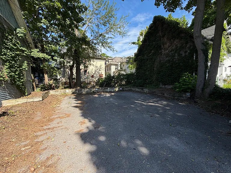 42 Vick Park #1 — Photo 14
