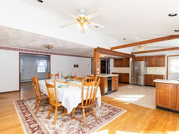 5th image of 35 Leonard Dr