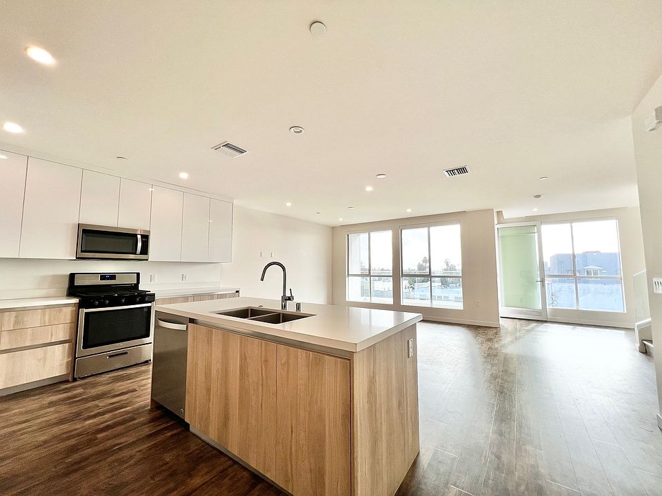 1st image of 714 N Sweetzer Ave #406A