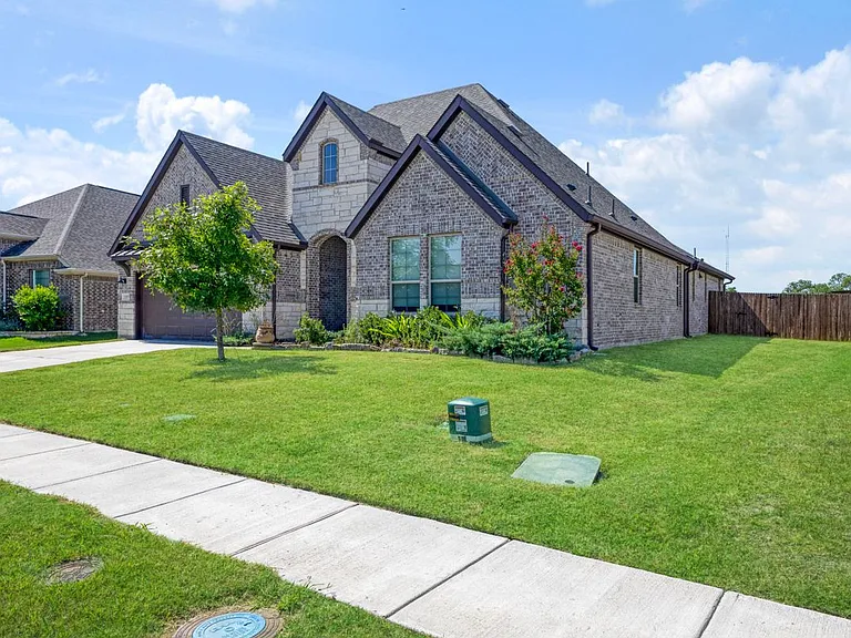 209 Chesapeake Dr — Photo 2