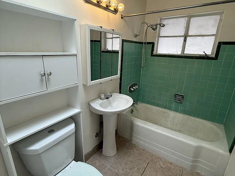 1325 N Venice Ave — Photo 21