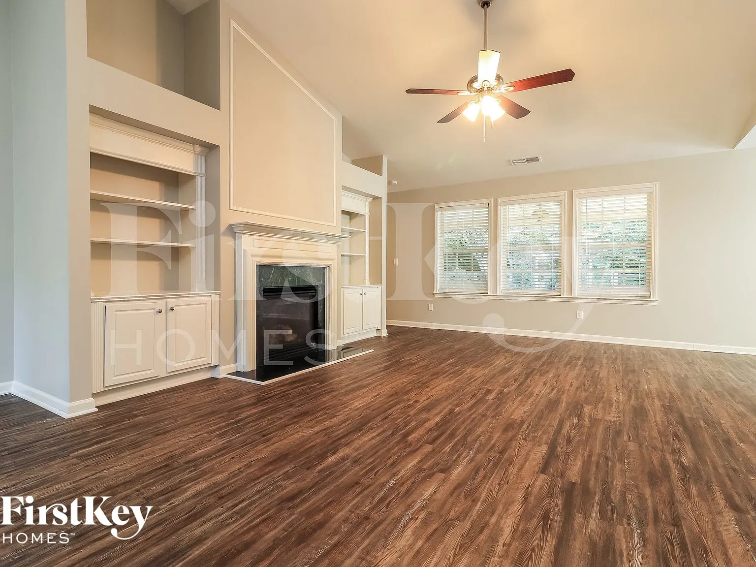 3 bed, 2.0 bath, 1816 sqft, $2,920 — Photo 4