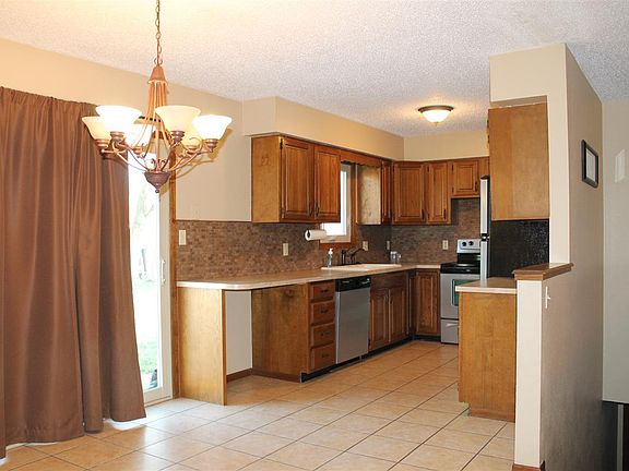 4th image of 3400 Rockwood Dr