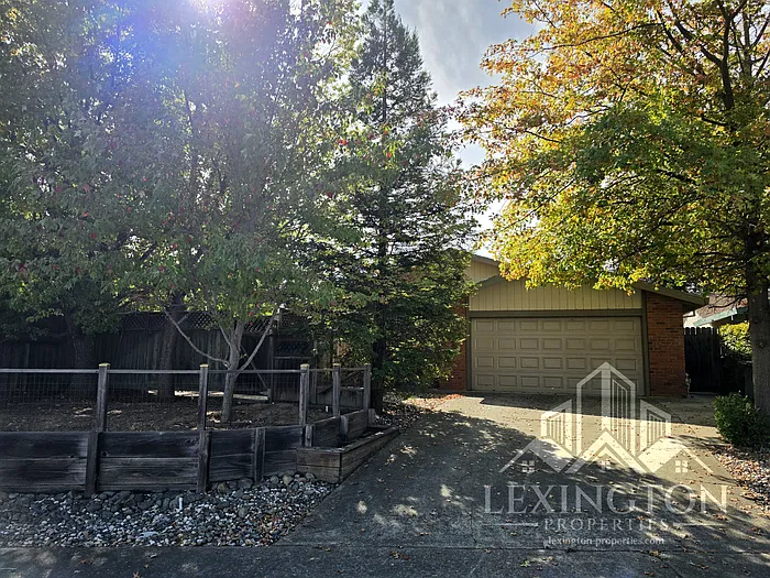 3 bed, 2.0 bath, 1409 sqft, $2,550 — Photo 1