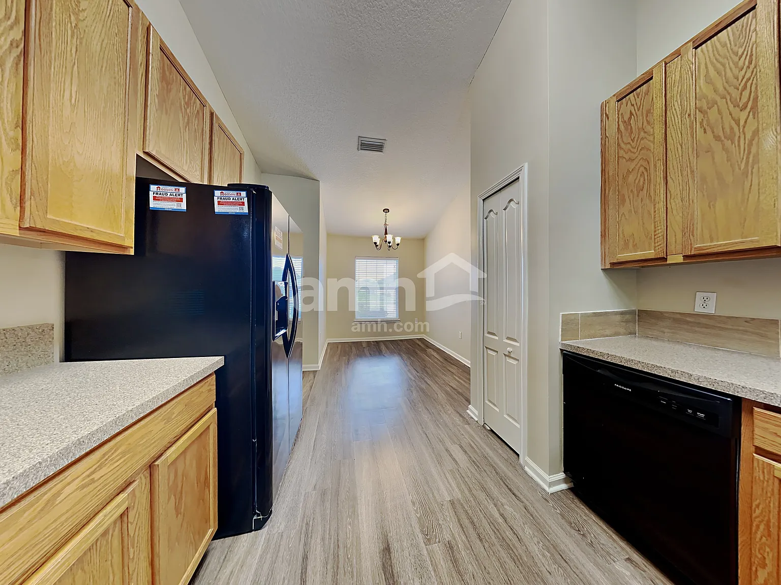 3 bed, 2.0 bath, 1806 sqft, $2,030 — Photo 4