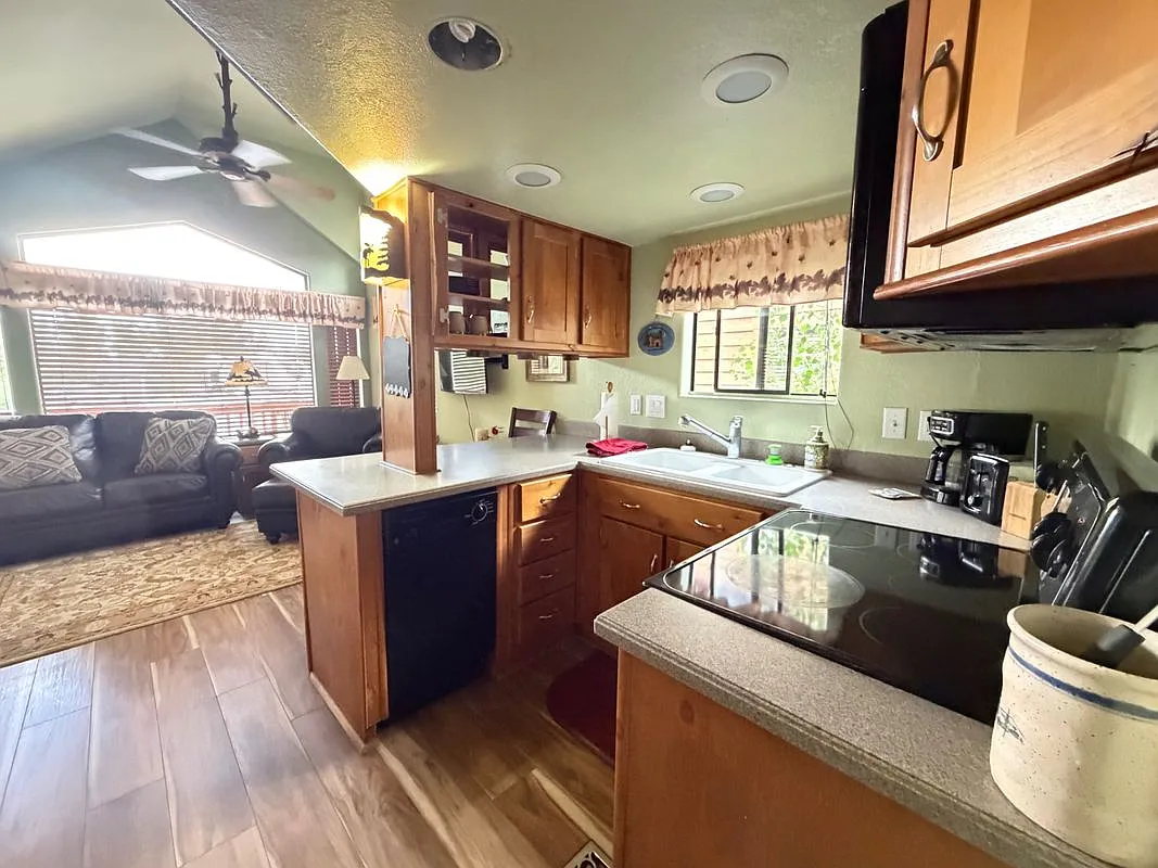 2 bed, 1.0 bath, 614 sqft, $1,950 — Photo 4