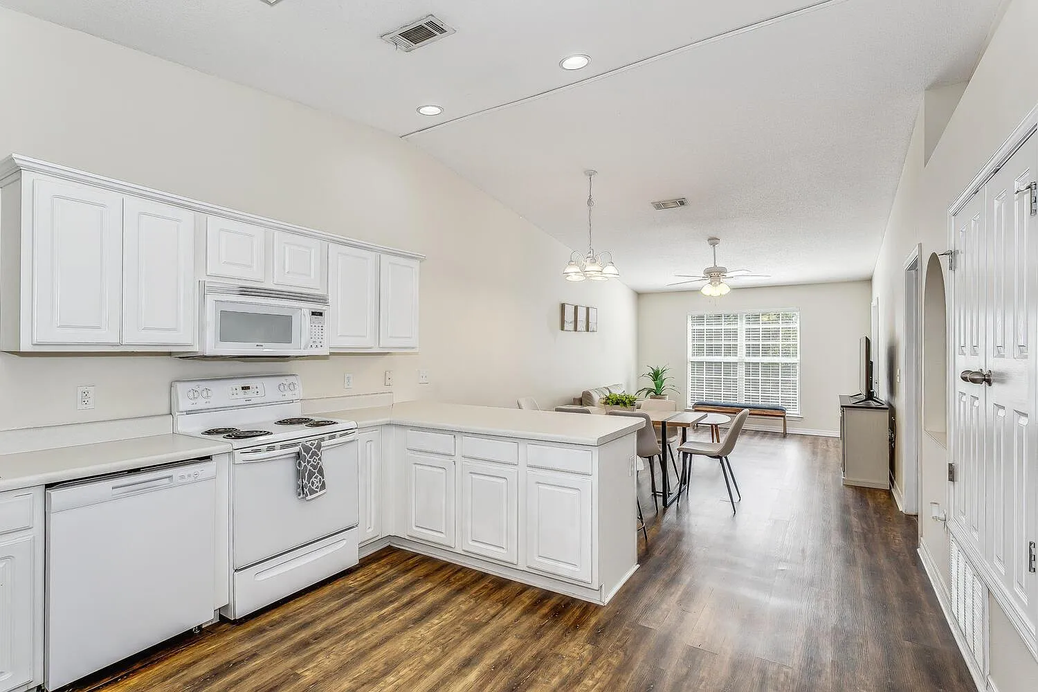 7101 Joy St — Photo 2