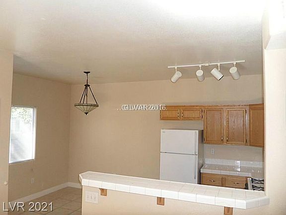 5th image of 2110 N Los Feliz St #1053