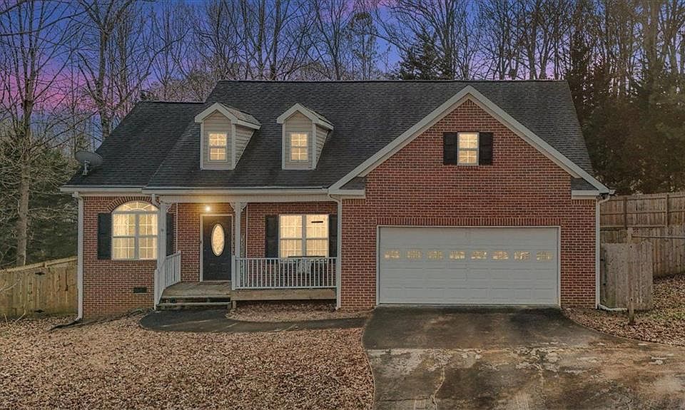 1st image of 121 Fox Wood Ct