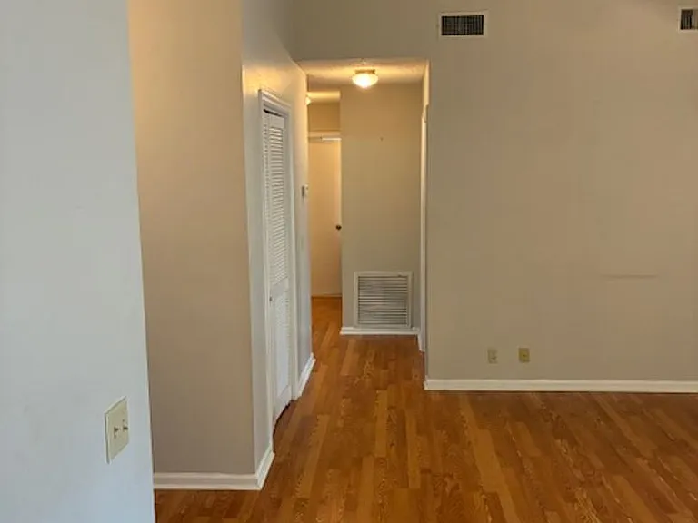 114 N Woodvalley Dr — Photo 12
