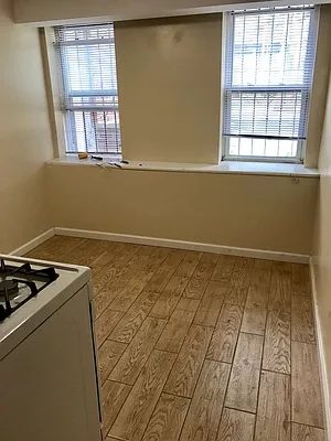 Rented by Halvatzis Realty | media 3