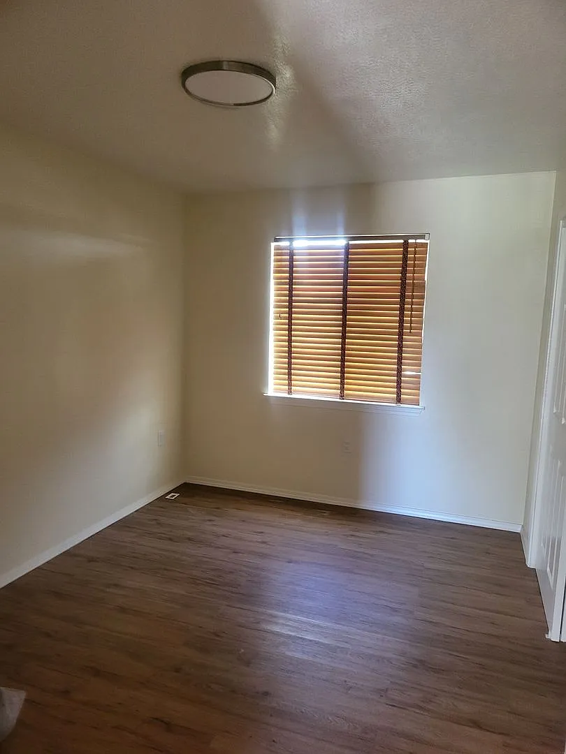 Accessable NE Heights 3/bd 1.75/ba 1300/sf 1/cg — Photo 4