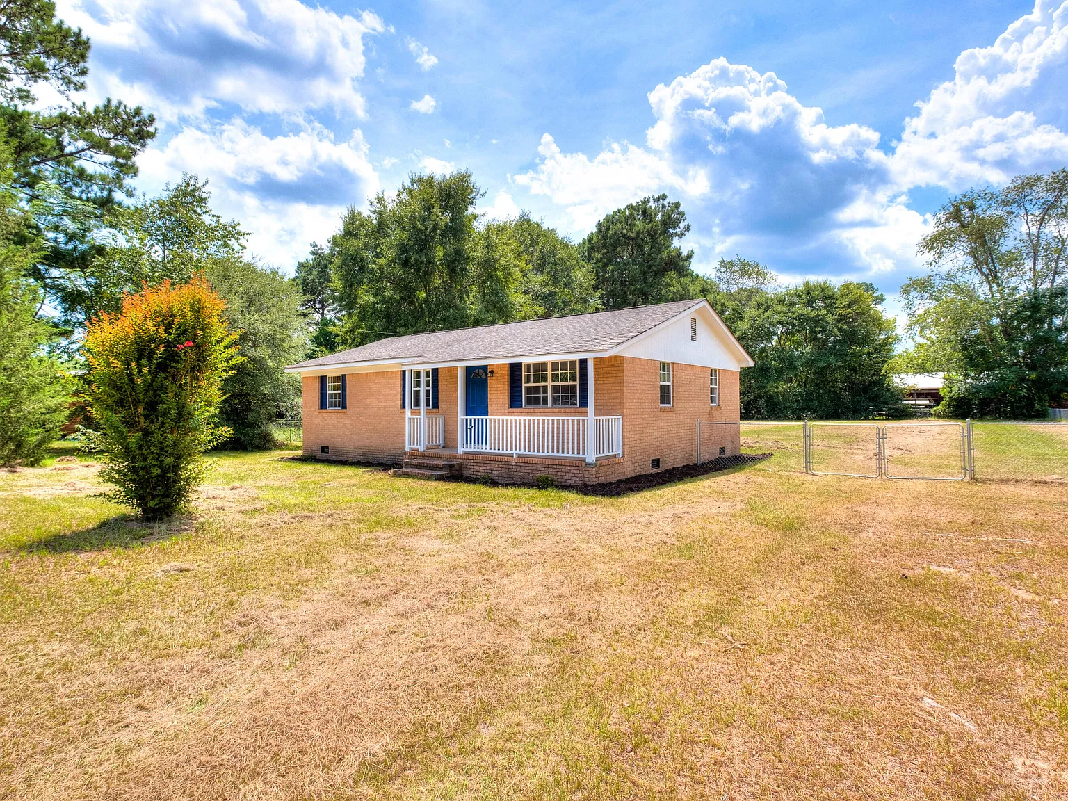 3 bed, 1.0 bath, 1018 sqft, $1,250 — Photo 3