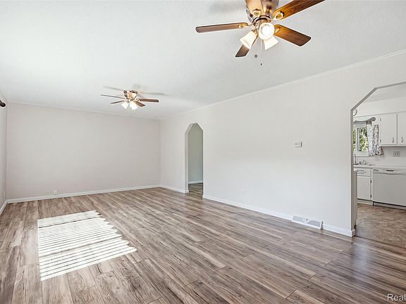 4th image of 5153 Raymond Ave