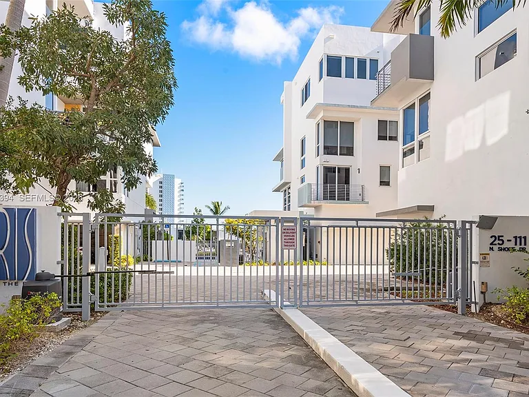 41 N Shore Dr — Photo 40