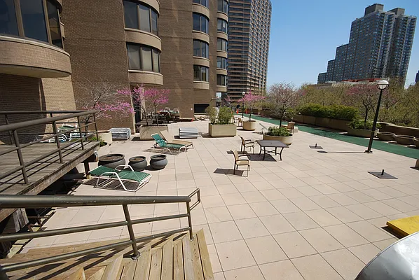 Rented by Luxury Habitat | media 31