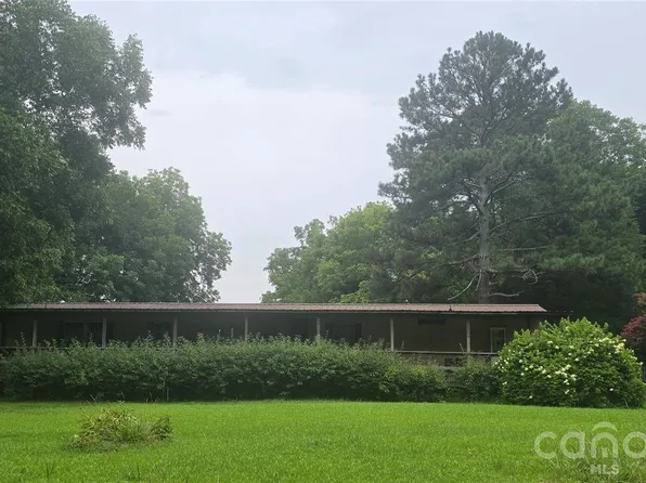 613 Staley St, Troy, NC 27371