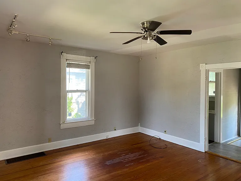 113 E 3rd St #A — Photo 5