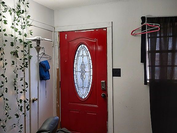 2nd image of 909 Comer Dr