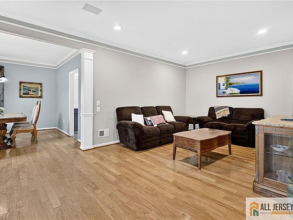 4th image of 607 Waterside Blvd