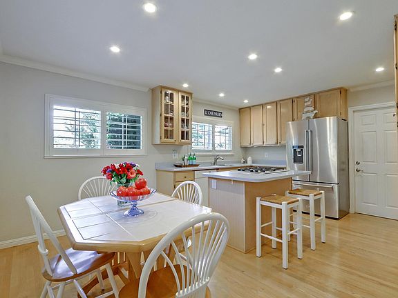 3rd image of 186 Lester Ln