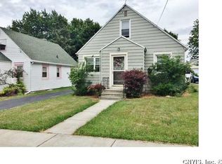 217 Clover Ridge Dr, Syracuse, NY 13206
