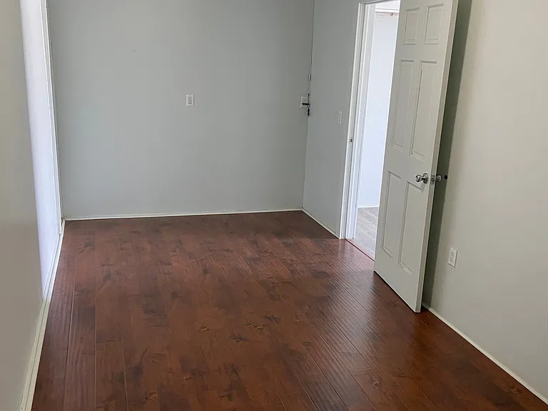 5015 Bain St — Photo 6