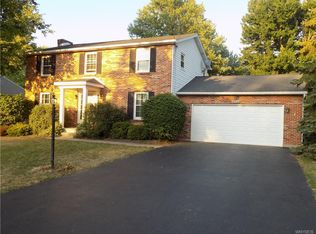 7125 Mavis Dr, North Tonawanda, NY 14120